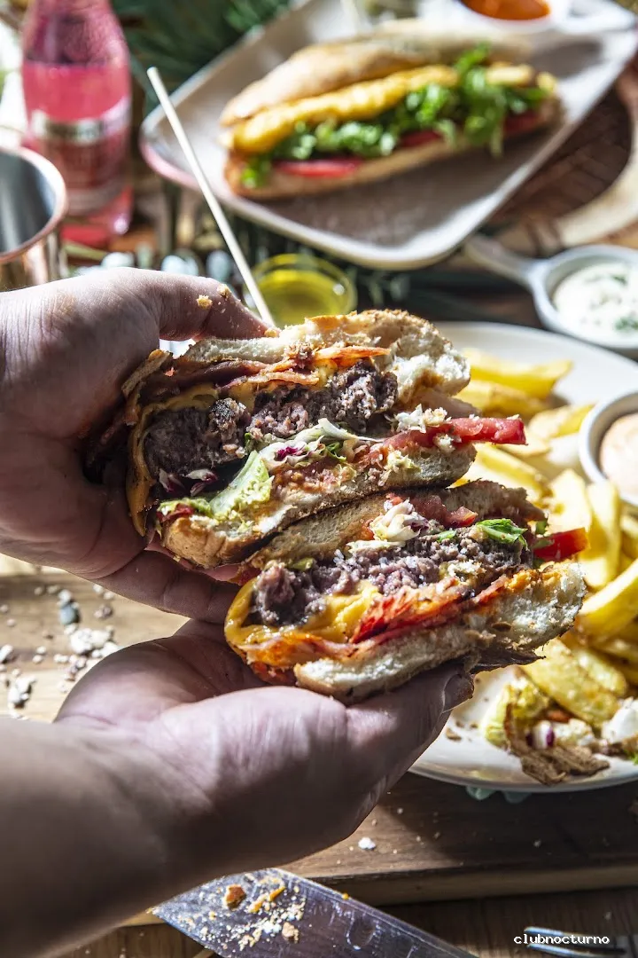 Pins Padel Club House