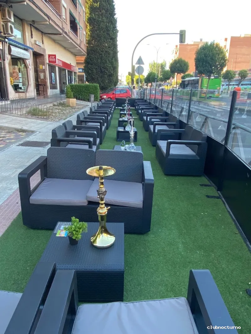 Hibou Shishas & Cocktails