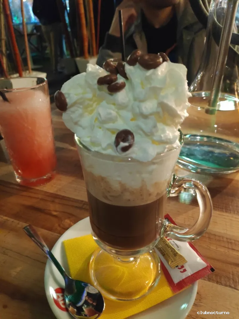 Pub.Moon terraza Tomares