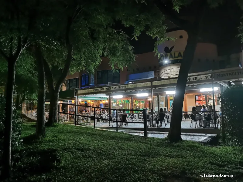 Pub.Moon terraza Tomares