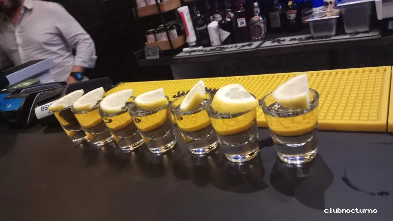 Pub.Moon terraza Tomares