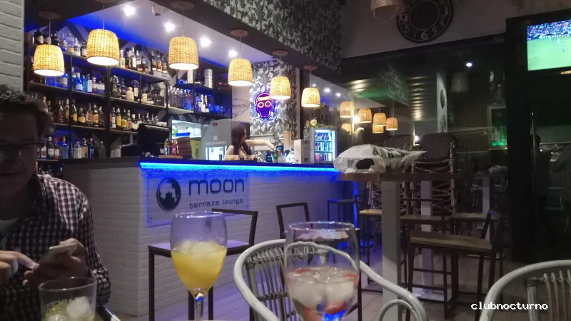 Pub.Moon terraza Tomares