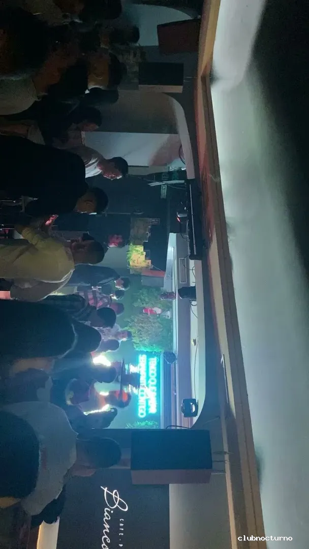 Bianco 10 Café - Pub