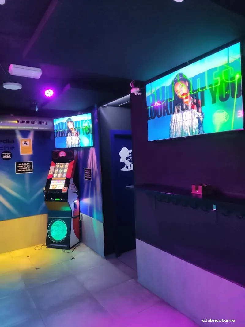 Karaoke A Media Noche