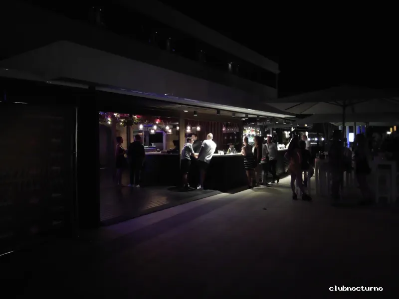 LOTUS Cocktails&Lounge