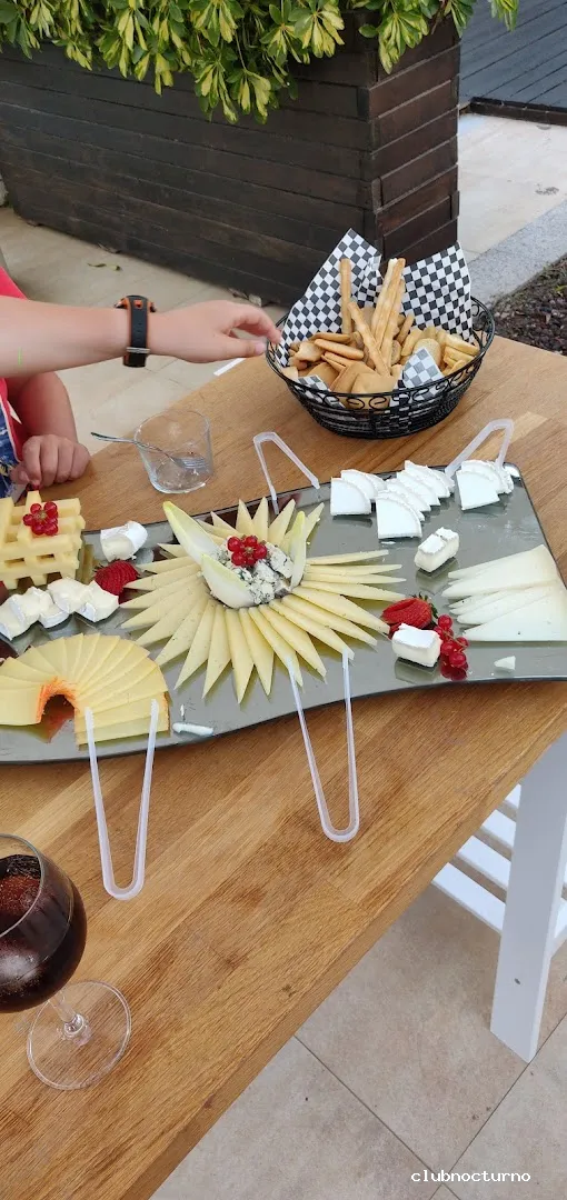 LOTUS Cocktails&Lounge