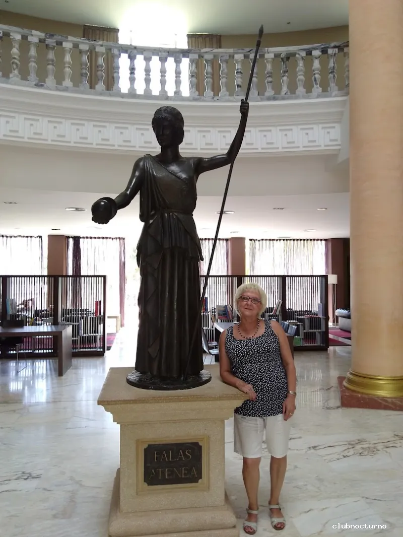 LOTUS Cocktails&Lounge