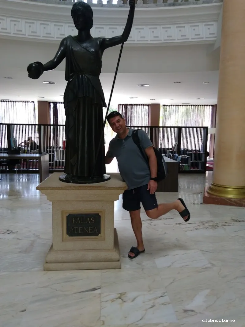 LOTUS Cocktails&Lounge