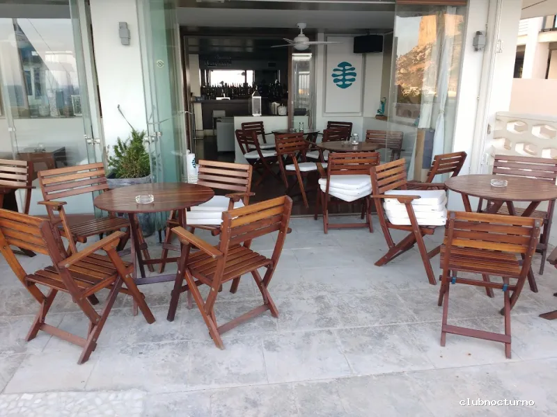 Acuarios beach lounge bar