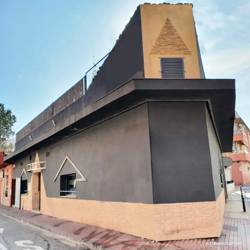 Triángulo Bar