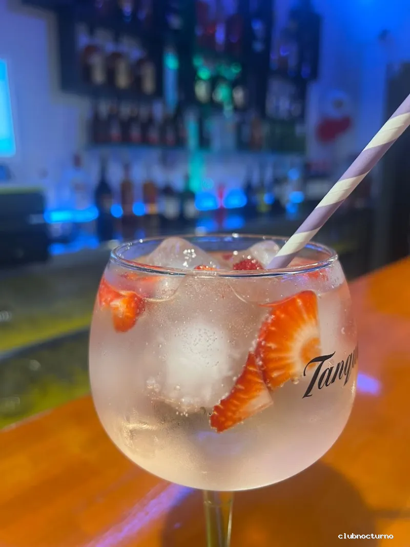 Sin Fronteras disco pub