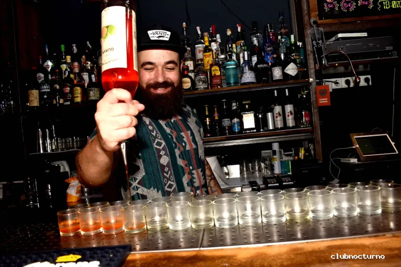 On The Rocks Bar Crawl Barcelona