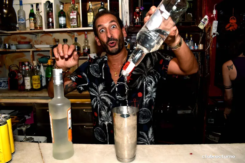 On The Rocks Bar Crawl Barcelona