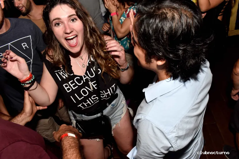 On The Rocks Bar Crawl Barcelona