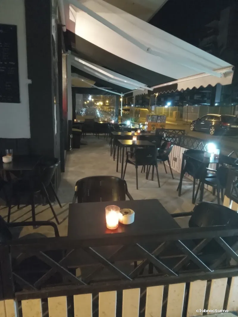 No pasa nada cocktail bar