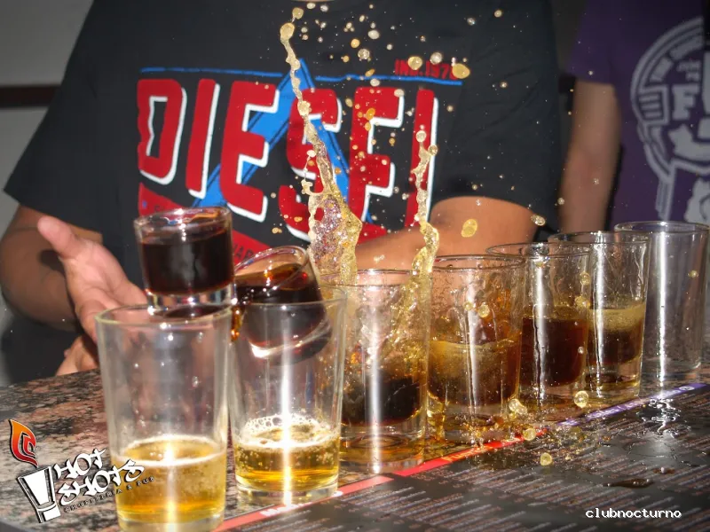 HOT SHOTS CHUPITERÍA & PUB.