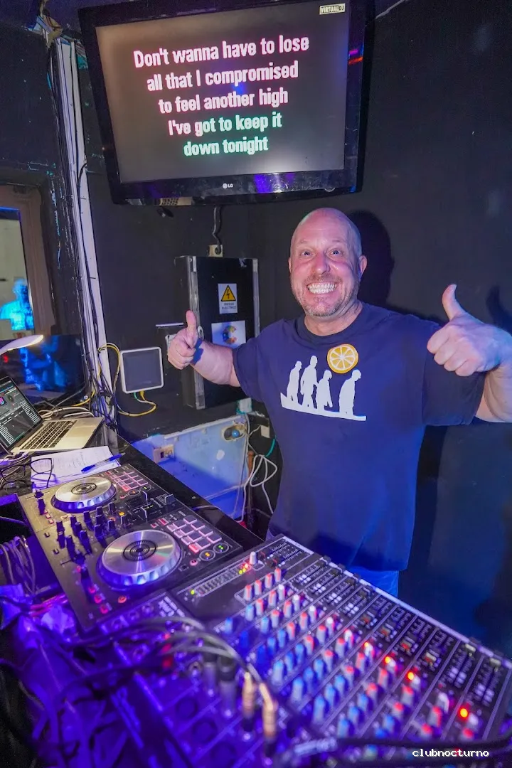 Flicks Karaoke & Disco Bar