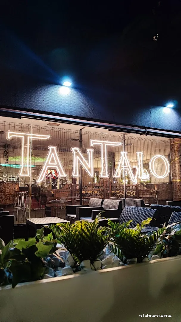 Coctelería TANTALO