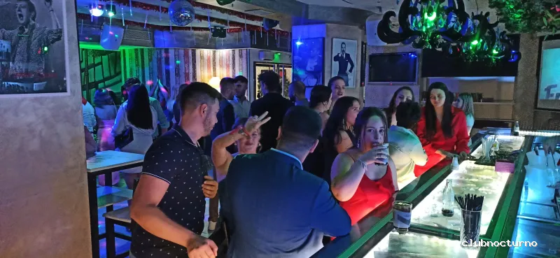 Aura copas linares pub