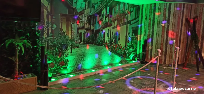 Aura copas linares pub