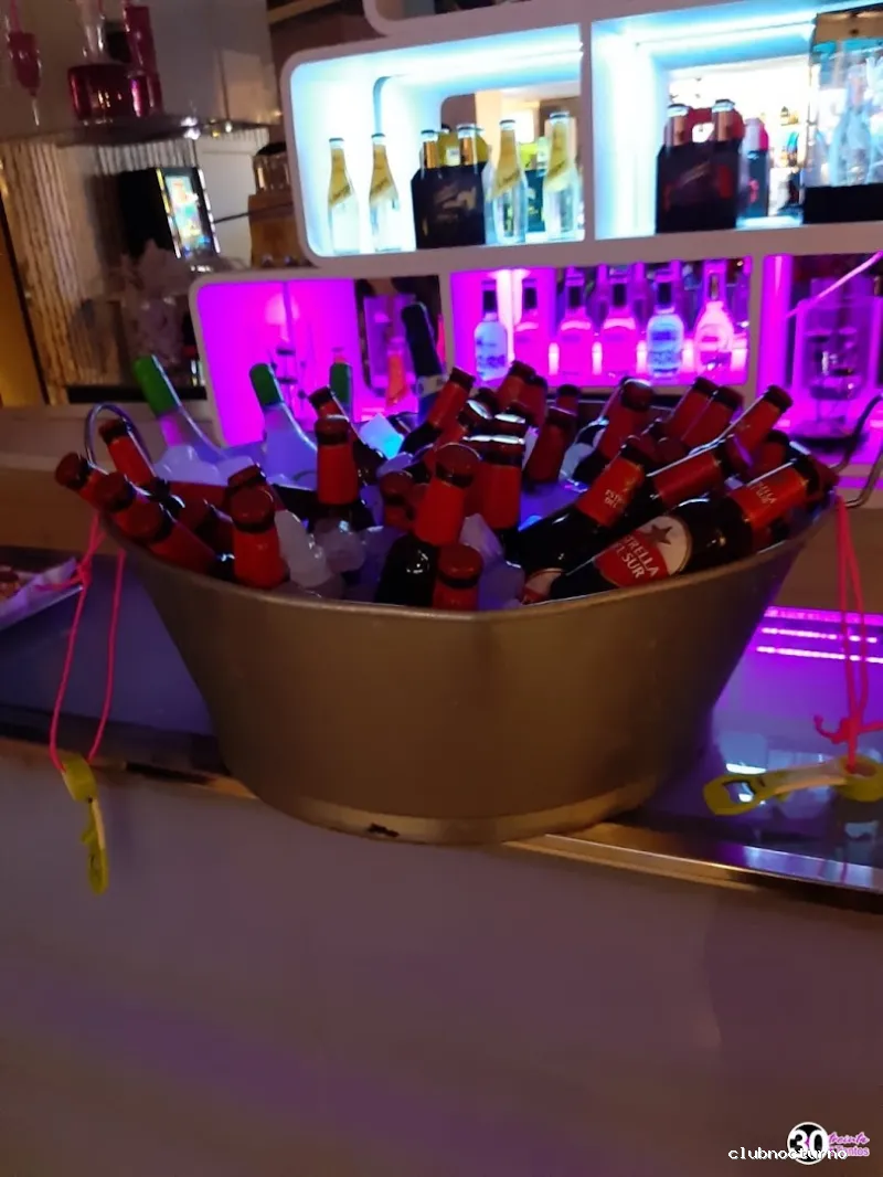 Aura copas linares pub