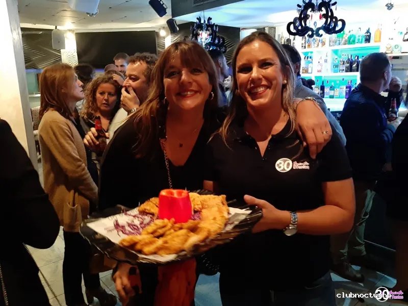 Aura copas linares pub