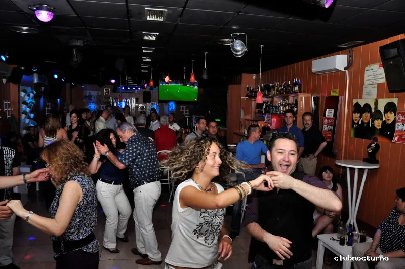 ERNESTO´S PUB VIEJA BANDA