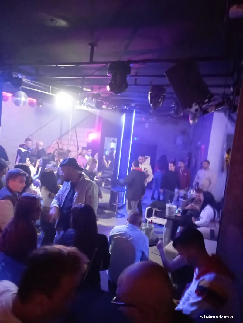 DISCOTECA LATINA LA BAHÍA