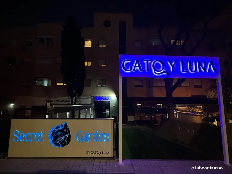 Gato y Luna - Secret Garden