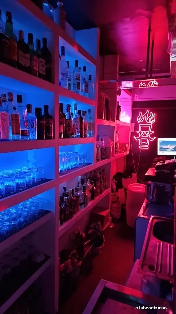 MR.CHUPITOS Chupitería & Cocktail lounge