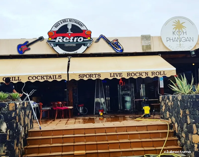 Retro Bar & Restaurant