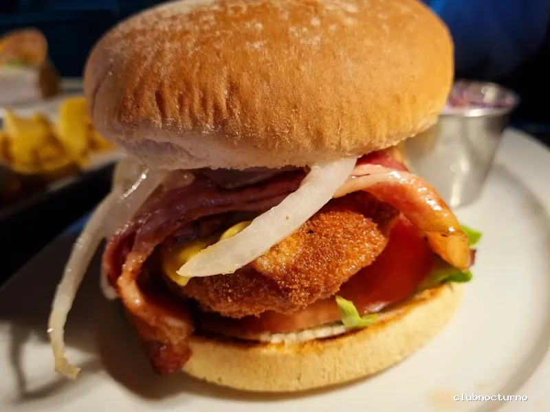 Retro Bar & Restaurant