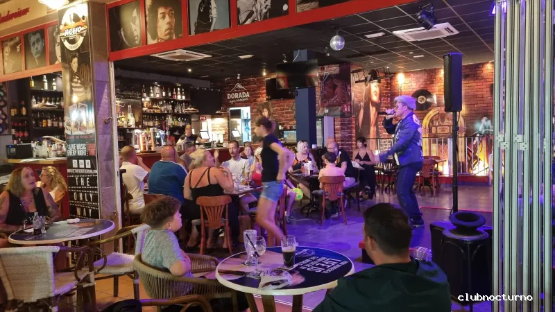 Retro Bar & Restaurant