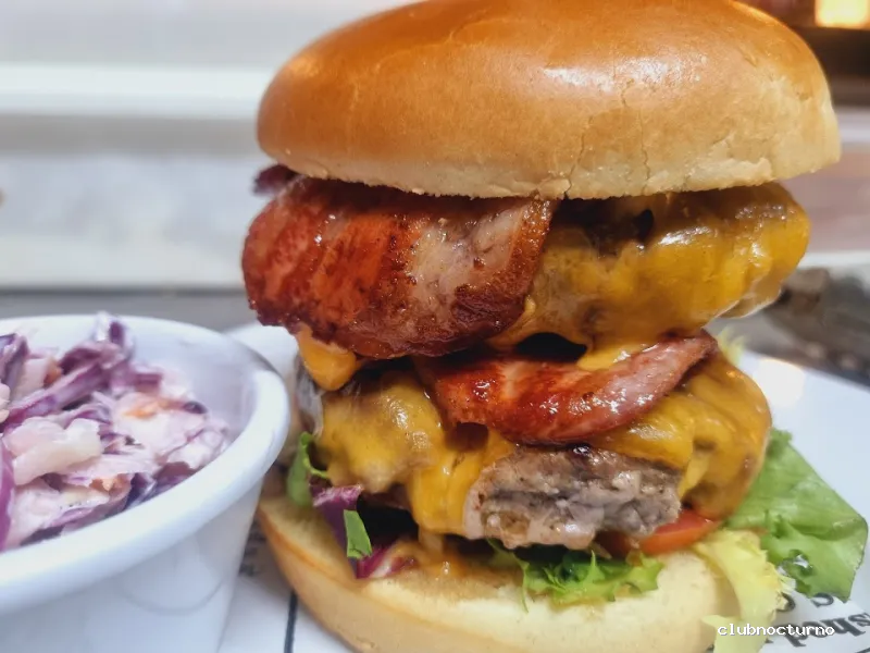 Retro Bar & Restaurant