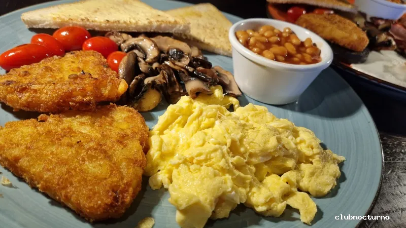 Retro Bar & Restaurant