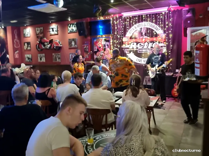 Retro Bar & Restaurant