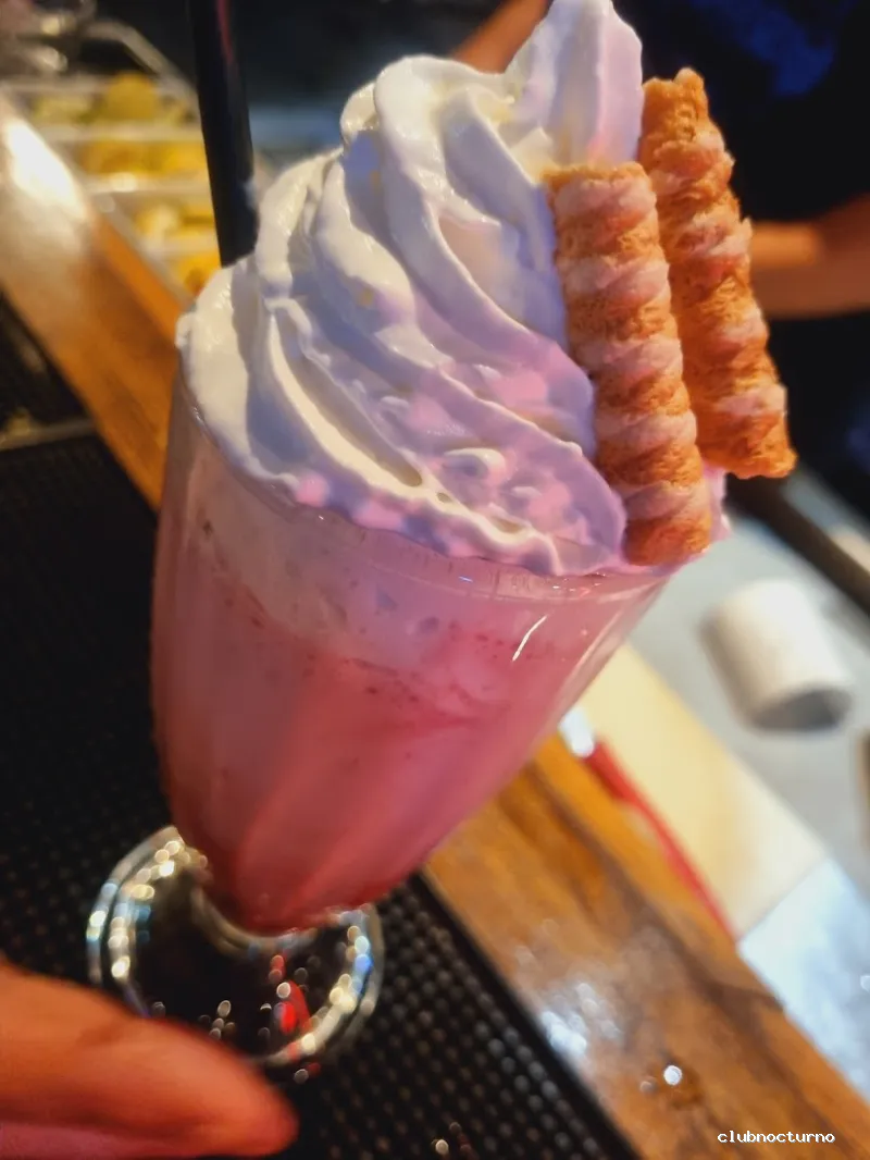 Retro Bar & Restaurant