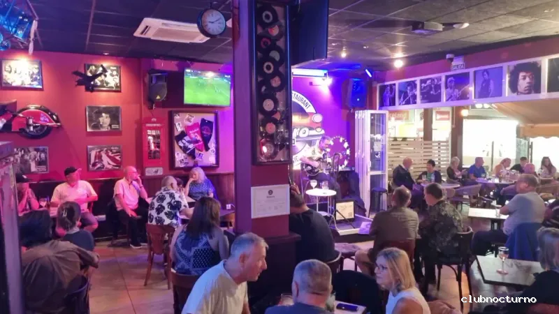 Retro Bar & Restaurant