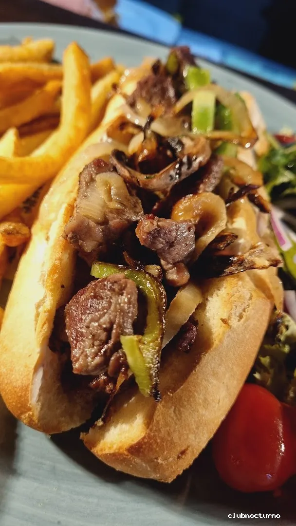 Retro Bar & Restaurant