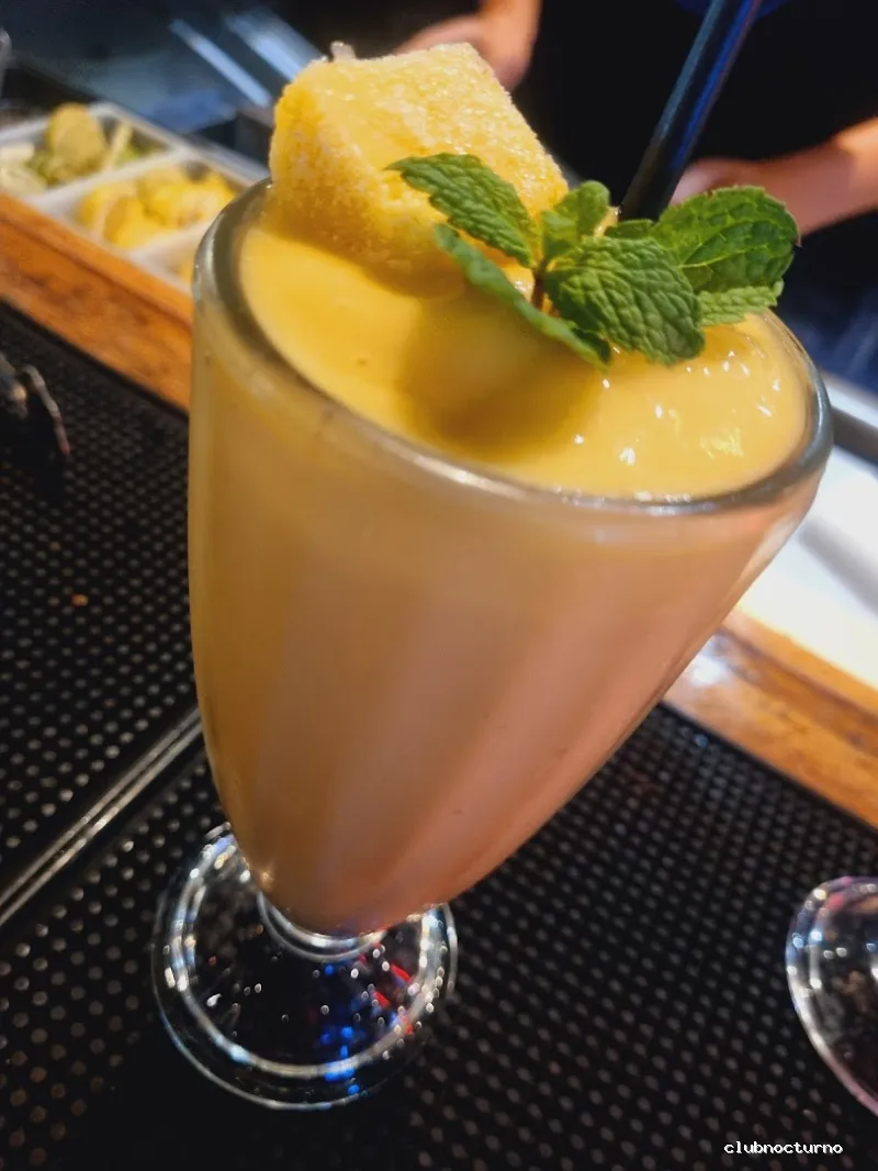 Retro Bar & Restaurant