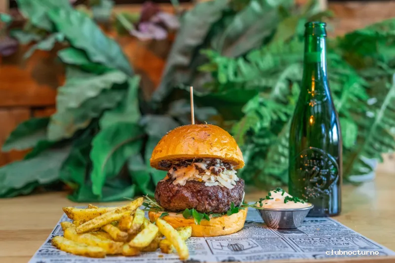 Lombok food + drinks + club