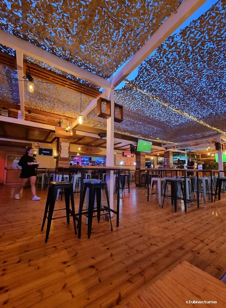 Lombok food + drinks + club