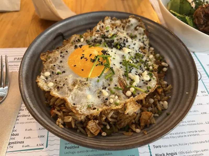 Lombok food + drinks + club