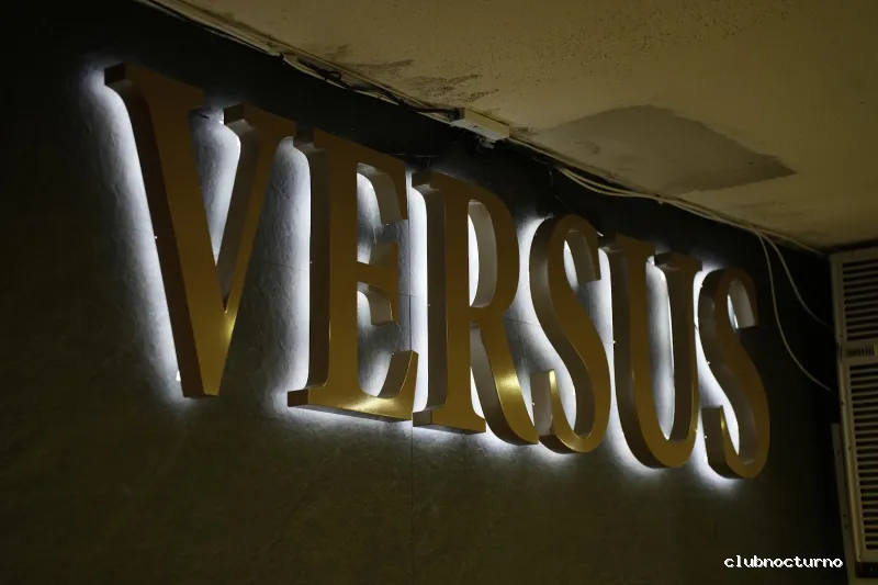 Versus Bar