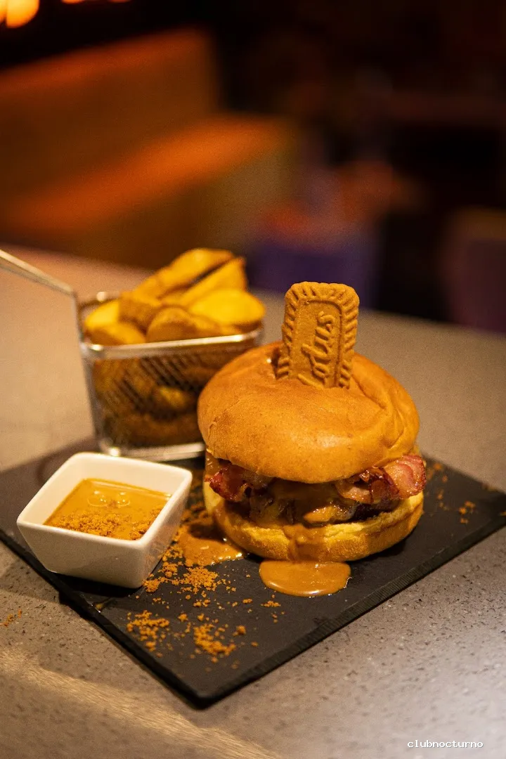 Tetería Lounge CRYPTOSHISHA - Coctelería Premium en Barrio del Pilar