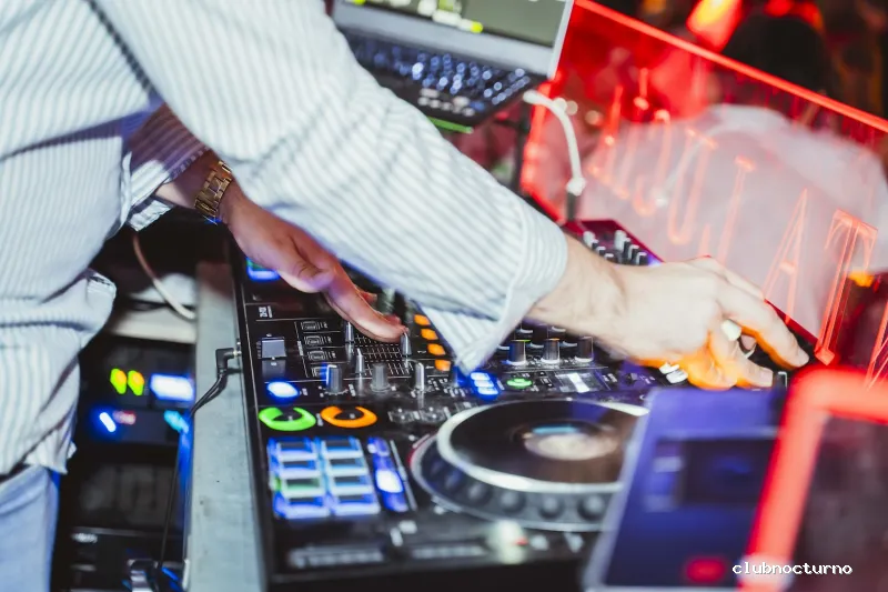 Sala Santa Lucía - Pub