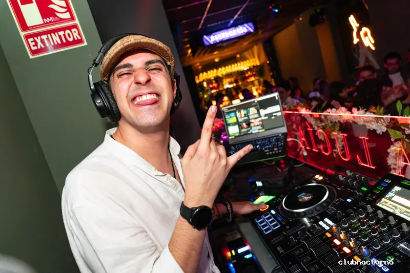 Sala Santa Lucía - Pub