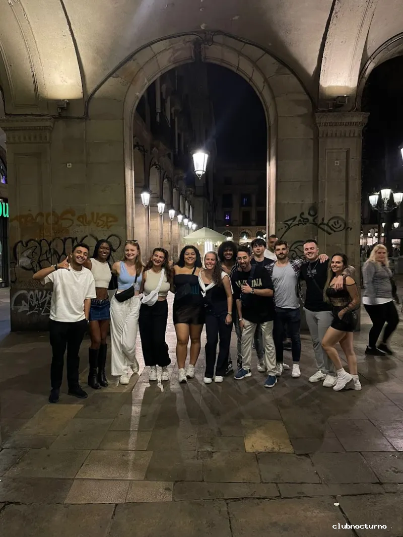 Pub Crawl Barcelona by E-VOLVE