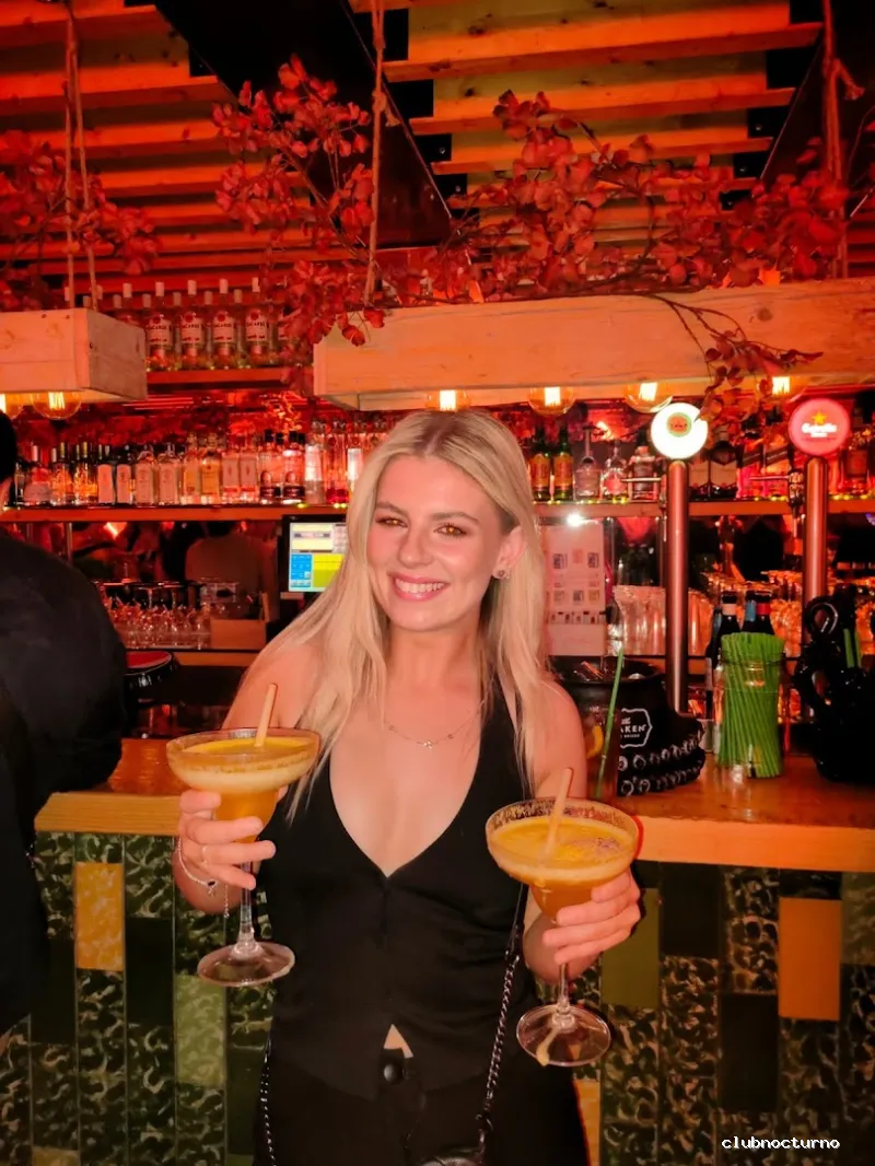 Pub Crawl Barcelona by E-VOLVE