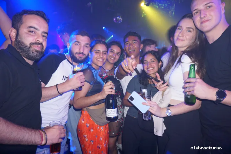 Pub Crawl Barcelona by E-VOLVE